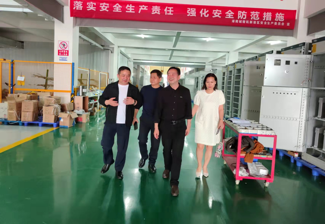 新港區(qū)黨工委委員、綜保區(qū)管委會副主任宋振權(quán)一行蒞臨公司指導(dǎo)工作